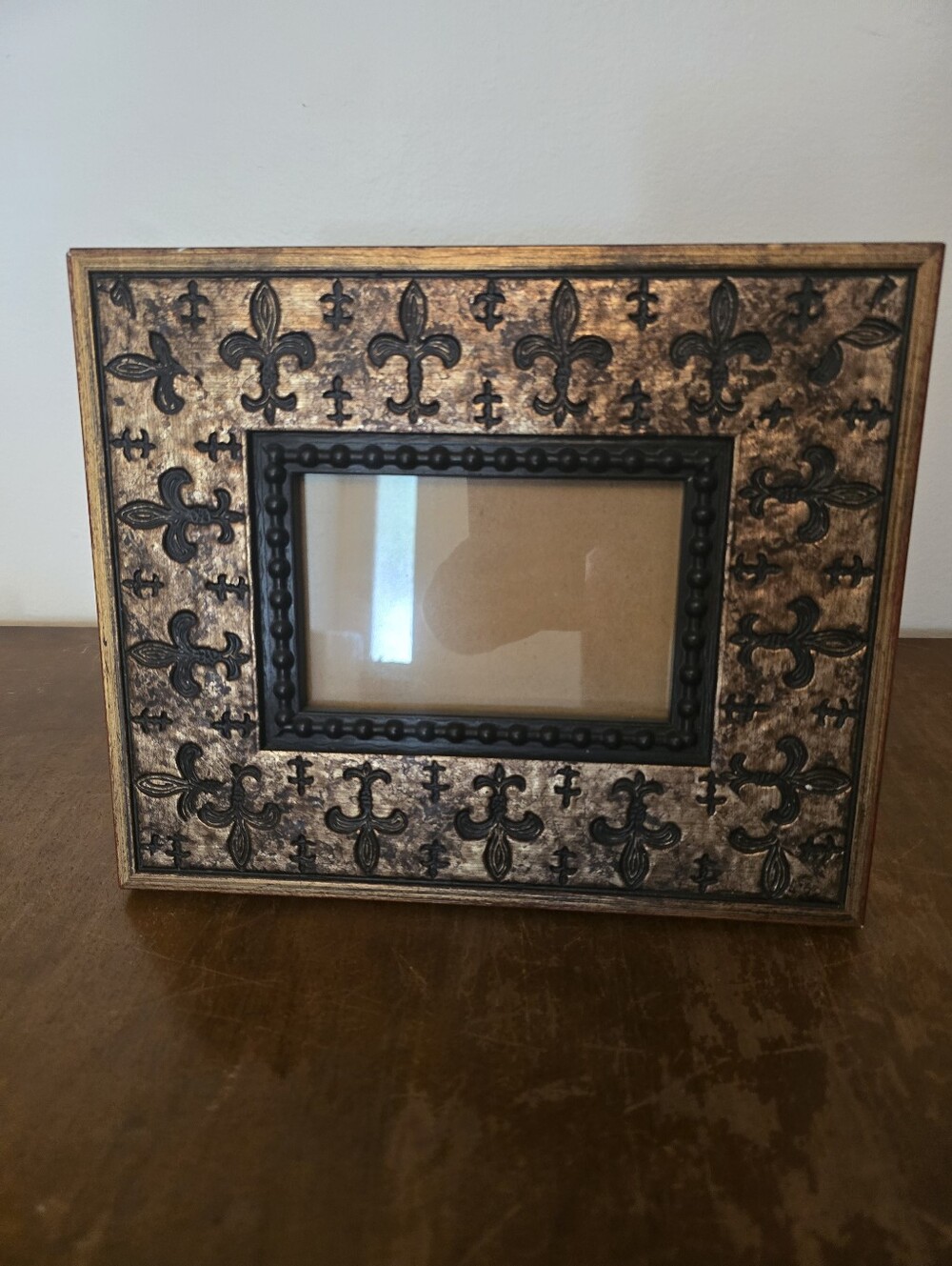 Decorative Fleur-de-Lis 4x6 Picture Frame in Antique Gold and Black